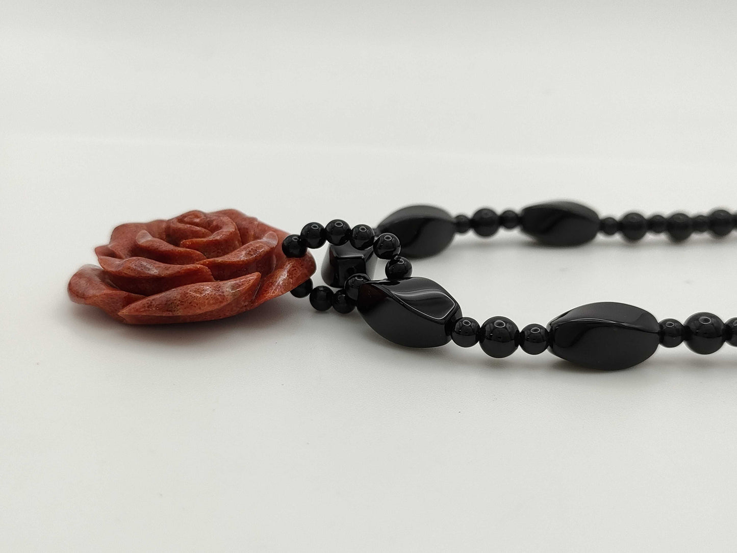 Coral Onyx Metal Necklace 51.0g 