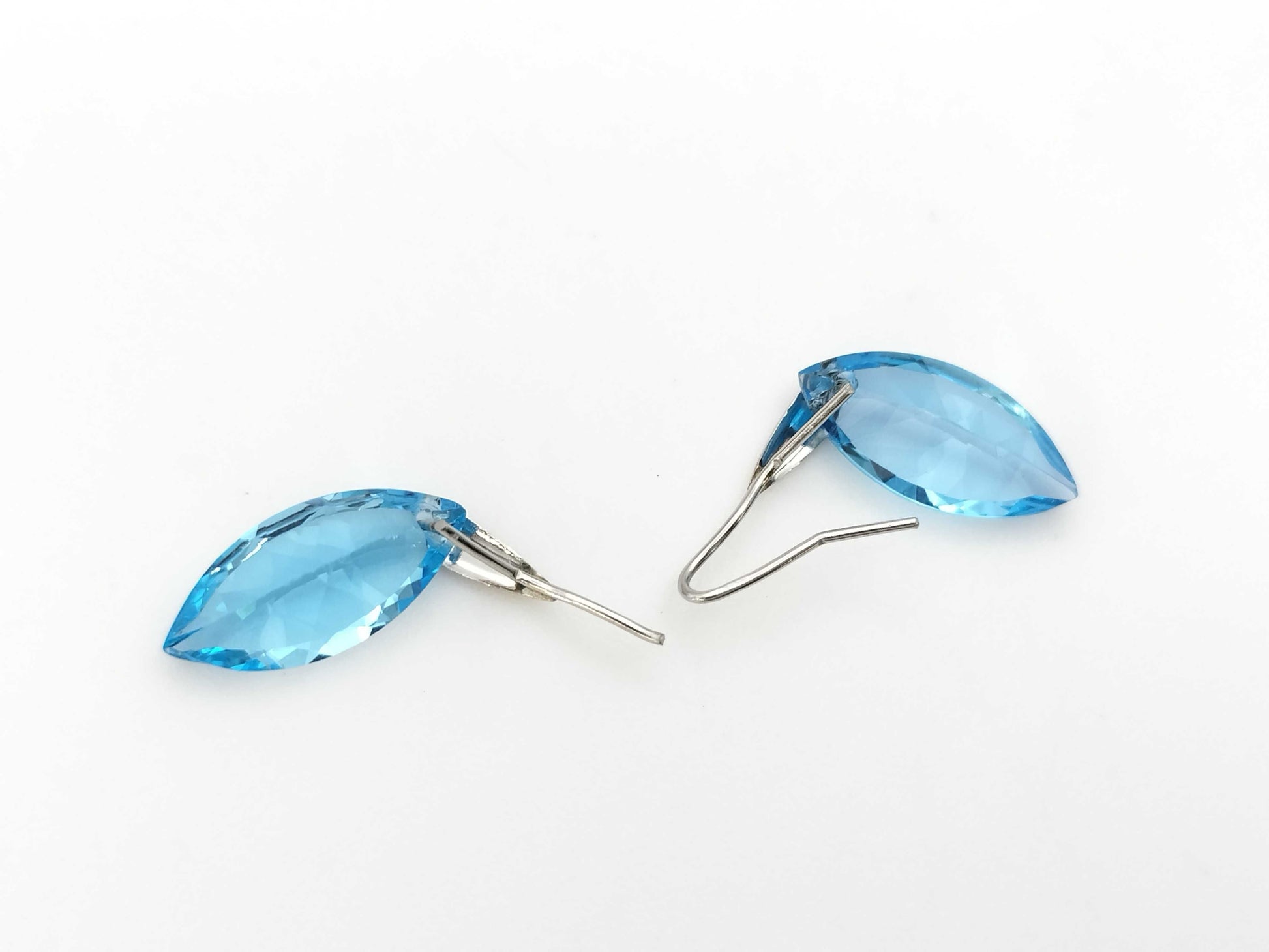 Blue Topaz PT900 1.8g Earrings 