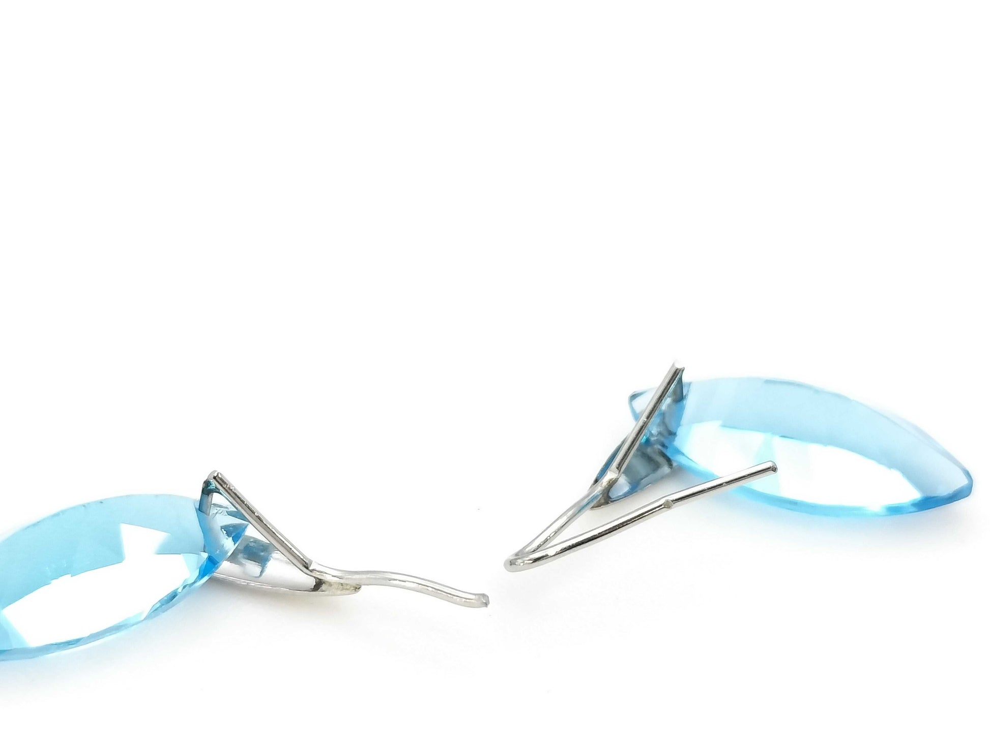 Blue Topaz PT900 1.8g Earrings 