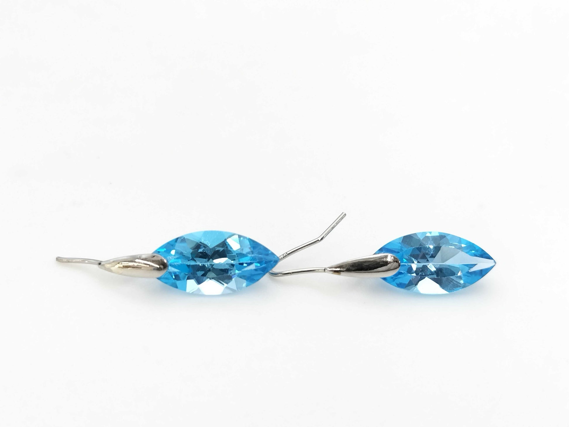 Blue Topaz PT900 1.8g Earrings 