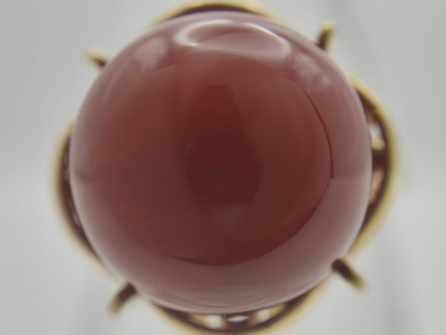 Coral ring, diameter approximately 11.7mm, 18K gold, 5.7g 