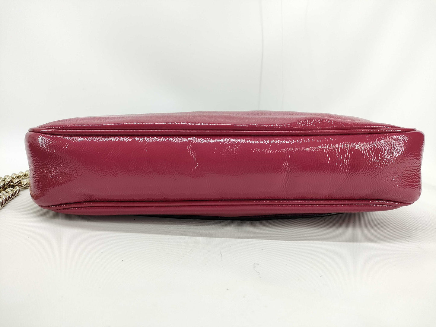 GUCCI Soho Chain Shoulder Bag in Patent Leather, Red