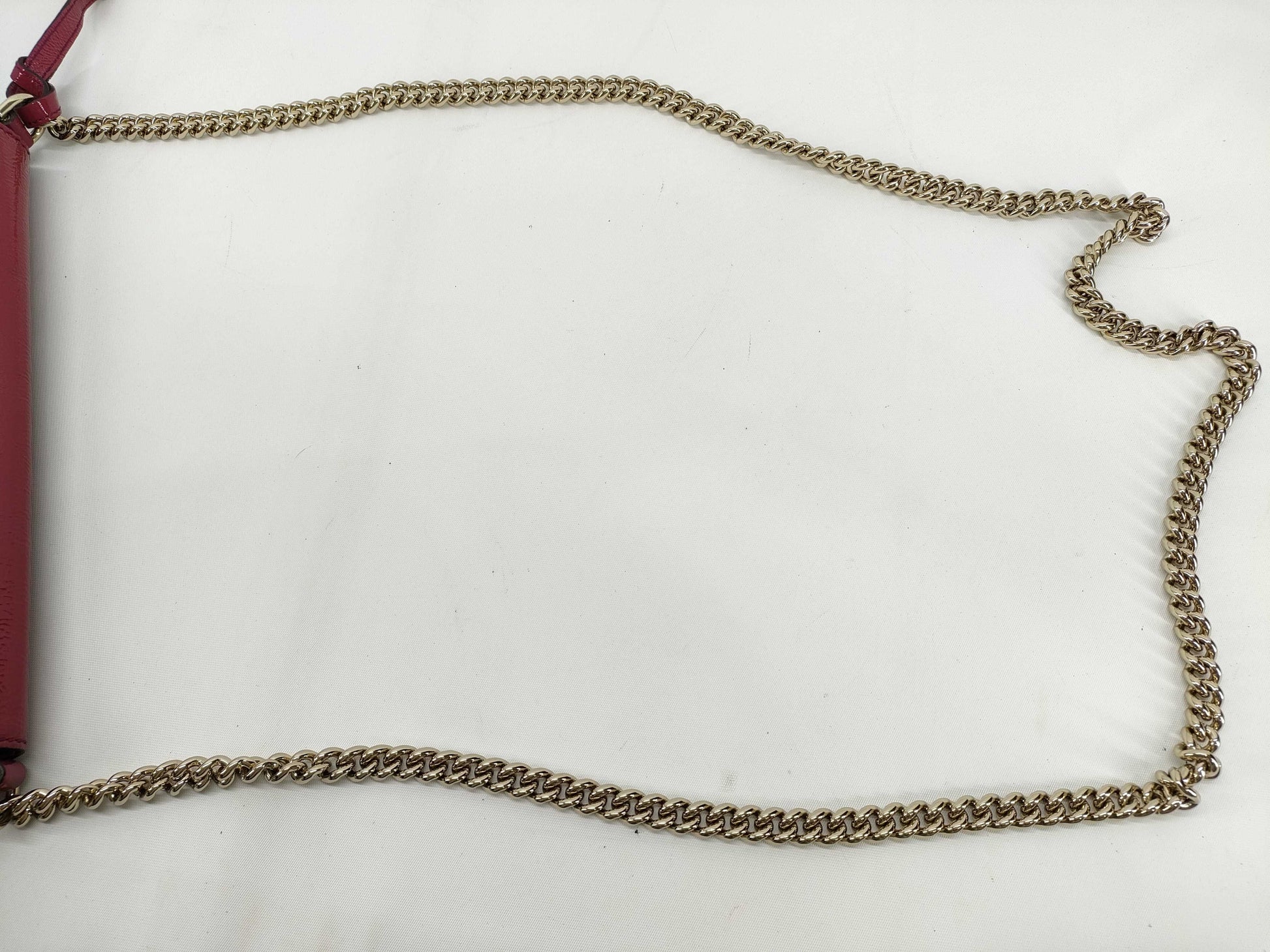 GUCCI Soho Chain Shoulder Bag in Patent Leather, Red