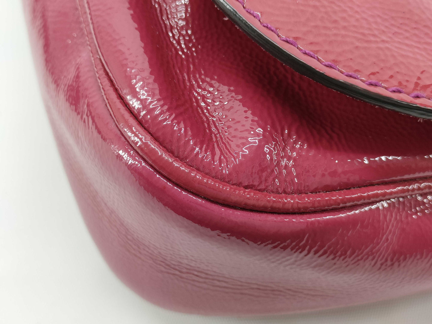 GUCCI Soho Chain Shoulder Bag in Patent Leather, Red