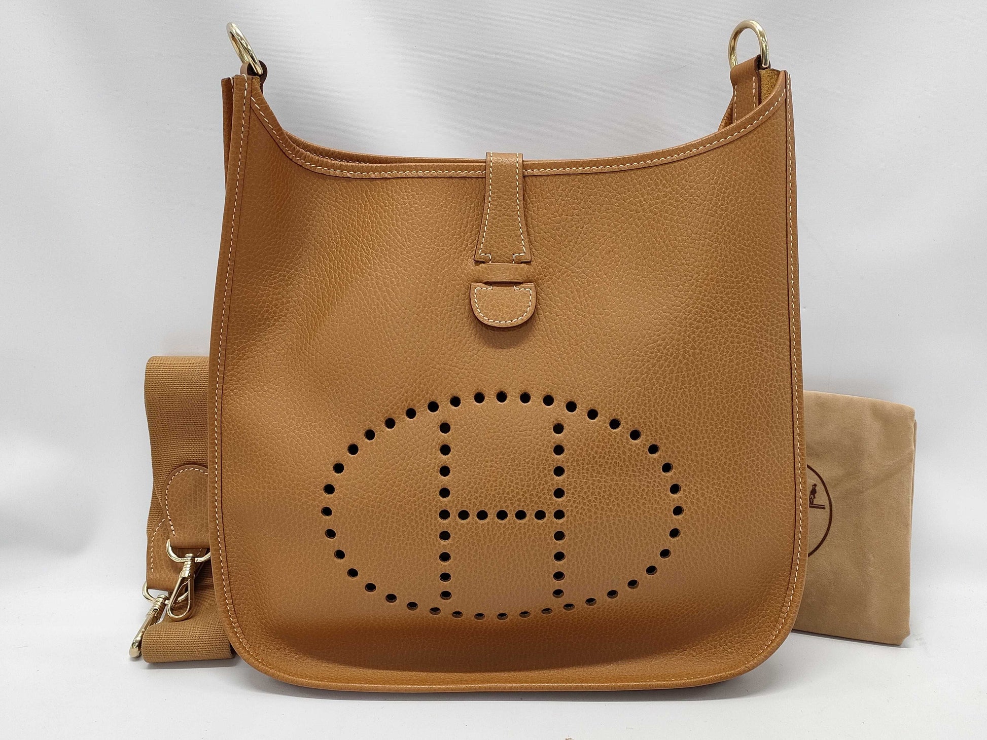 HERMES Evelyn I □B engraved Ardennes gold shoulder bag