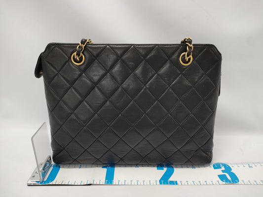 CHANEL black shoulder bag, model year unknown