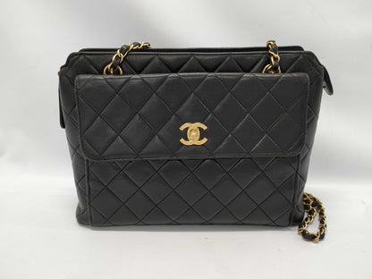 CHANEL black shoulder bag, model year unknown