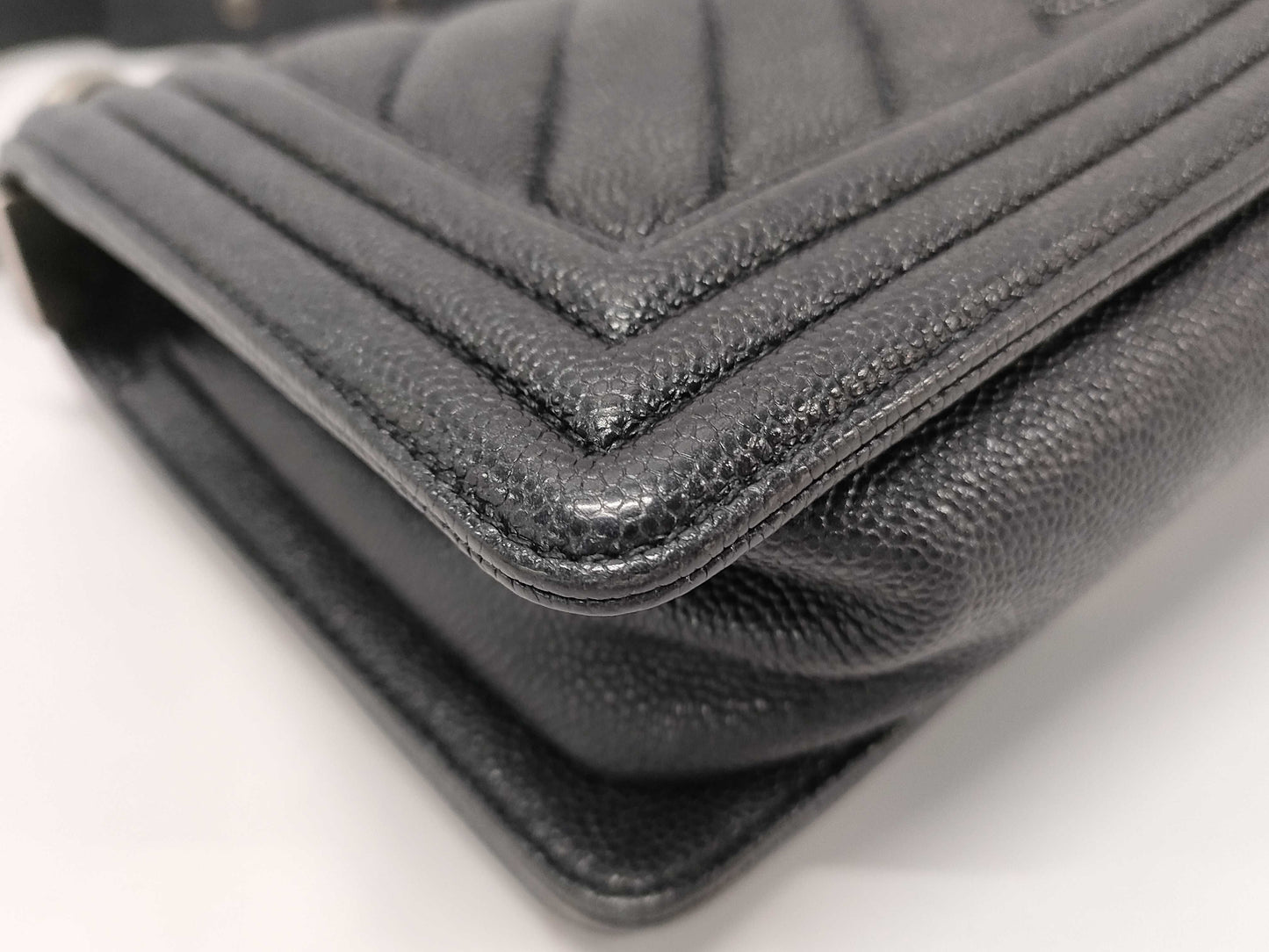 CHANEL Boy Chanel Shoulder Bag, Size 20, A67085, V-Stitch, Gunmetal Hardware, Caviar Black