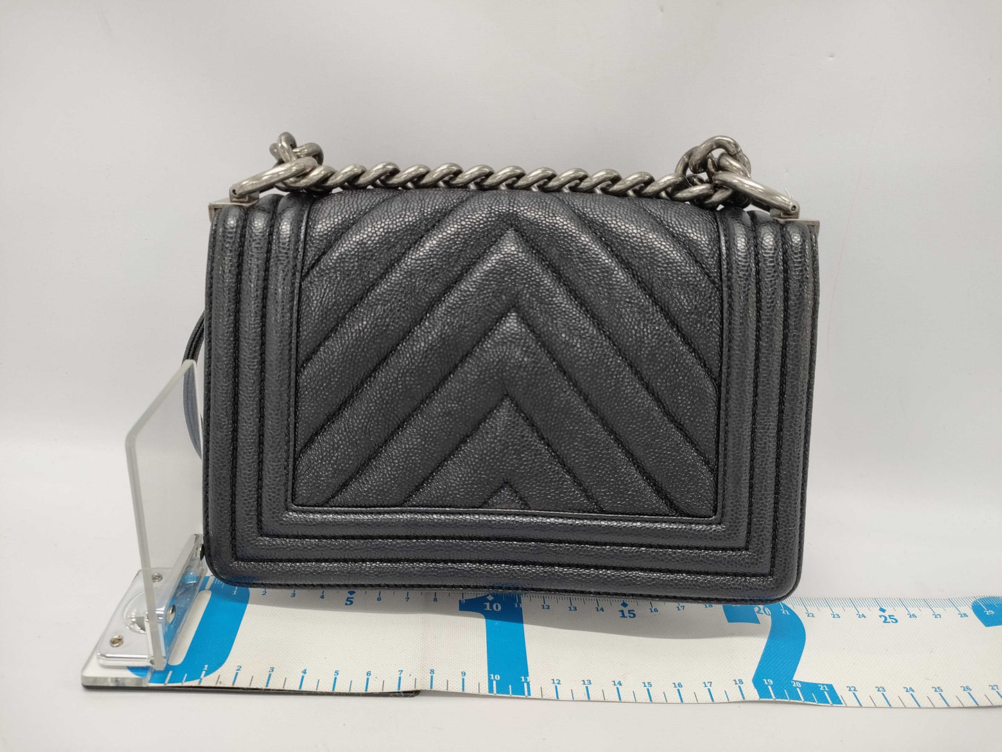 CHANEL Boy Chanel Shoulder Bag, Size 20, A67085, V-Stitch, Gunmetal Hardware, Caviar Black