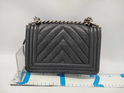 CHANEL Boy Chanel Shoulder Bag, Size 20, A67085, V-Stitch, Gunmetal Hardware, Caviar Black