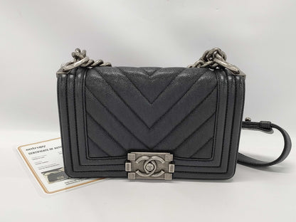 CHANEL Boy Chanel Shoulder Bag, Size 20, A67085, V-Stitch, Gunmetal Hardware, Caviar Black
