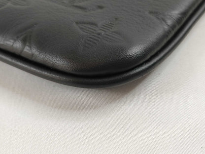 LOUIS VUITTON Trio Messenger/Monogram Shadow/Medium Pouch