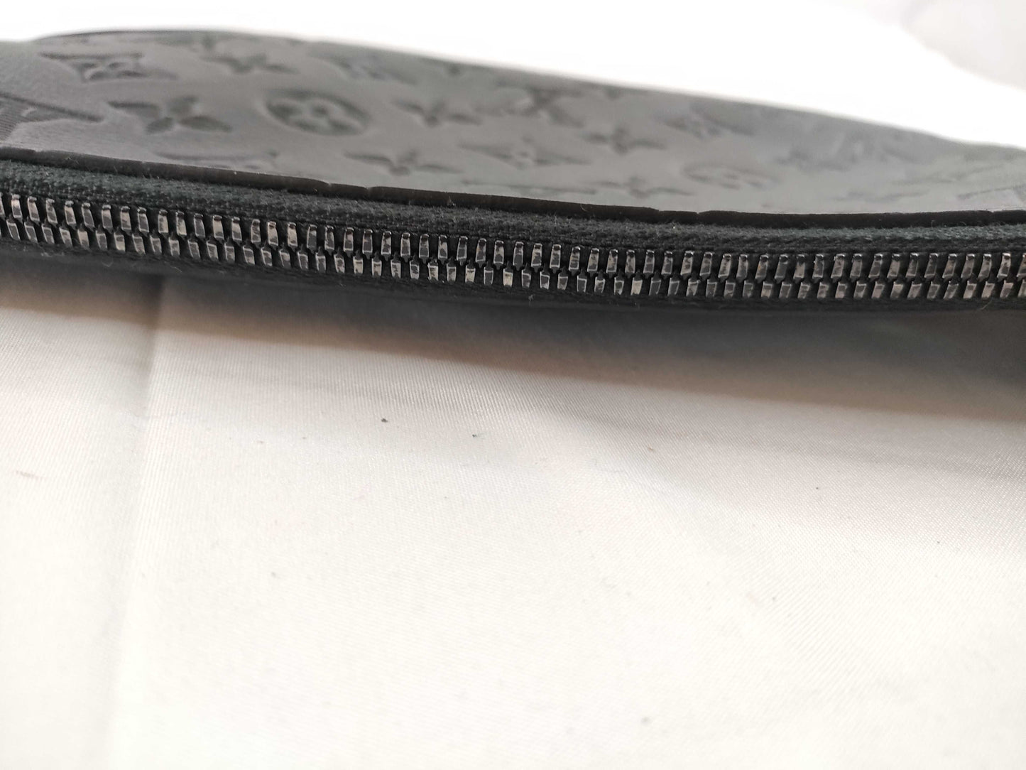 LOUIS VUITTON Trio Messenger/Monogram Shadow/Medium Pouch