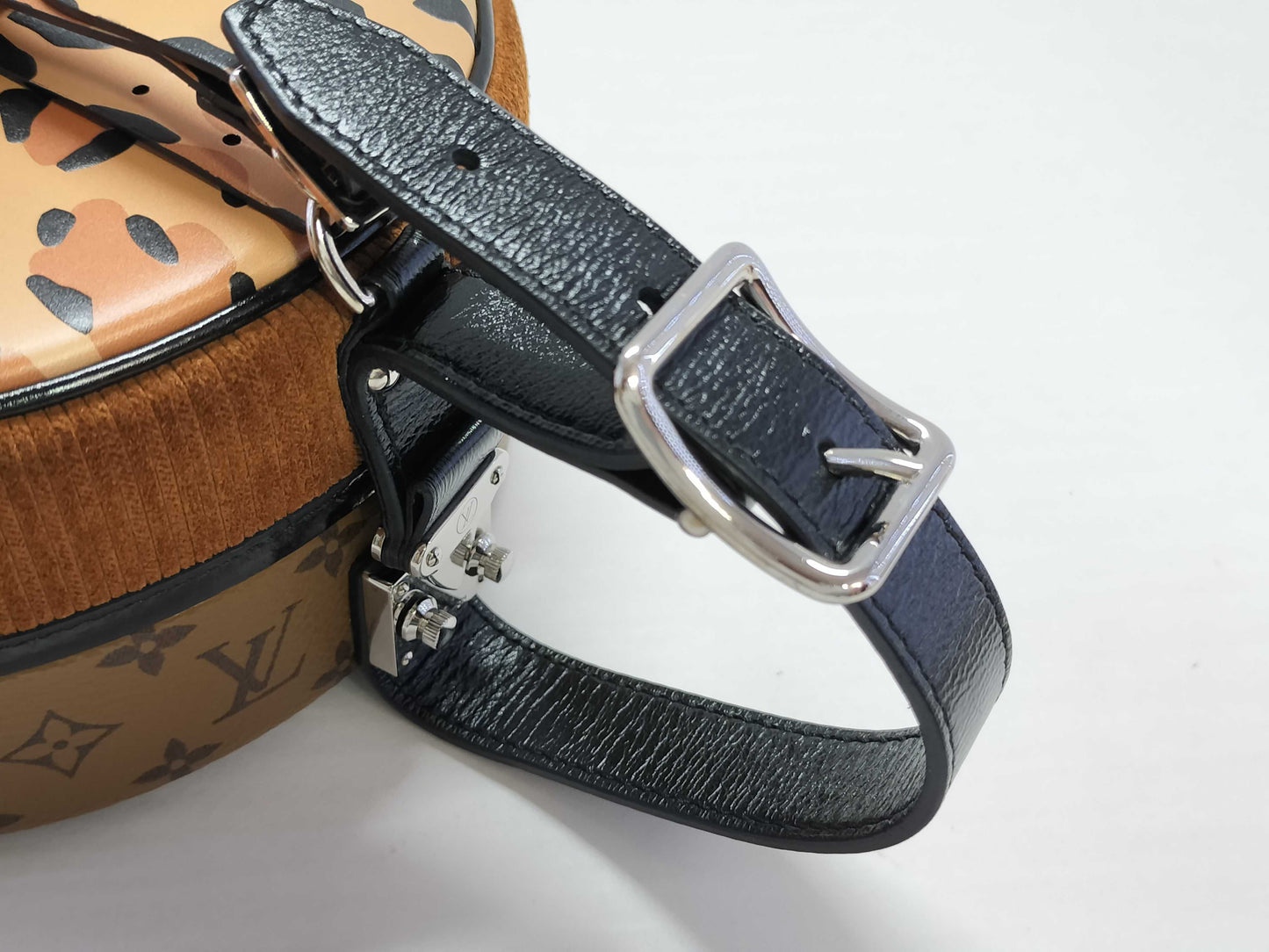 LOUIS VUITTON Petite Poite Chapeau Shoulder Bag