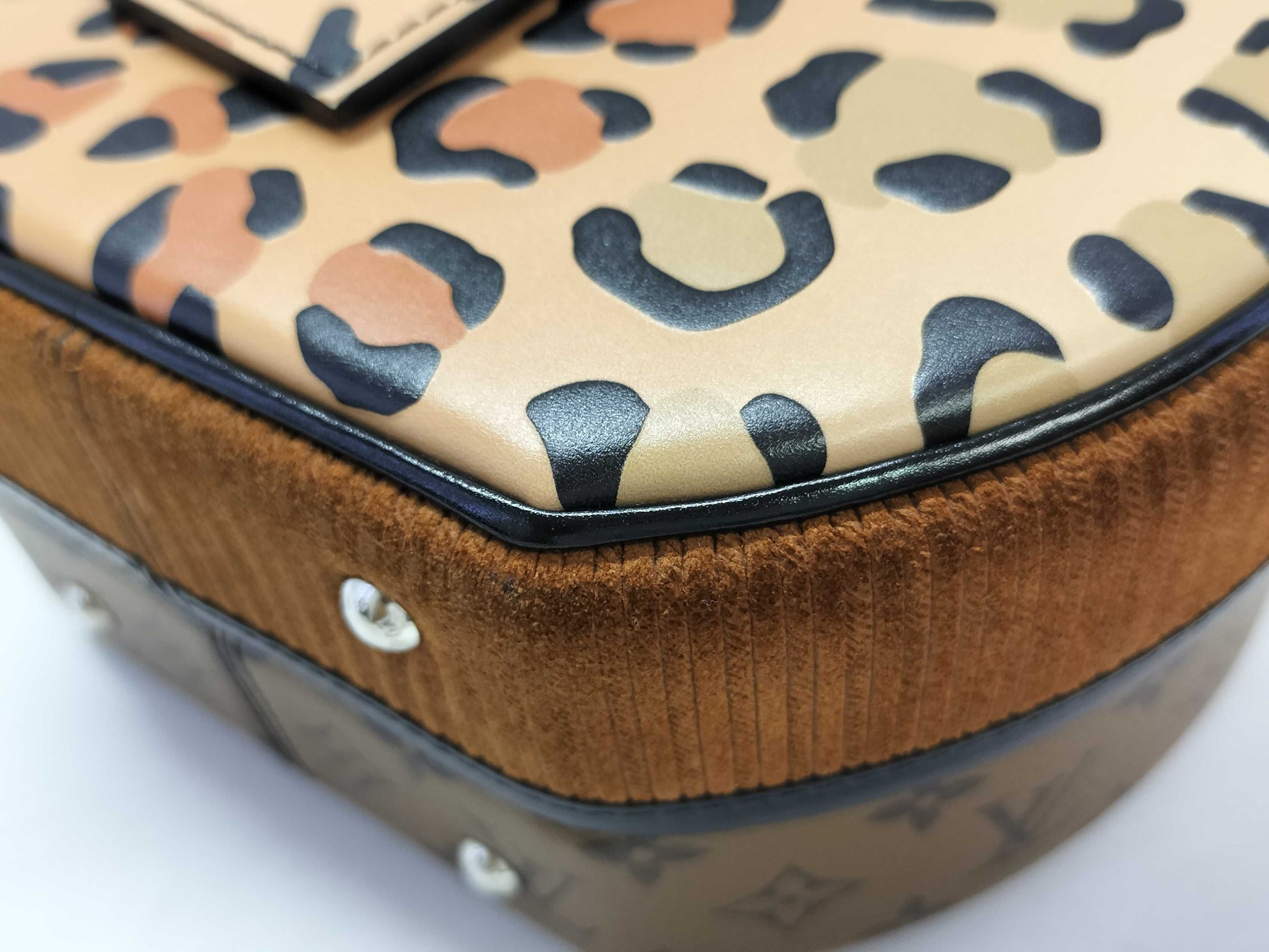 LOUIS VUITTON Petite Poite Chapeau Shoulder Bag