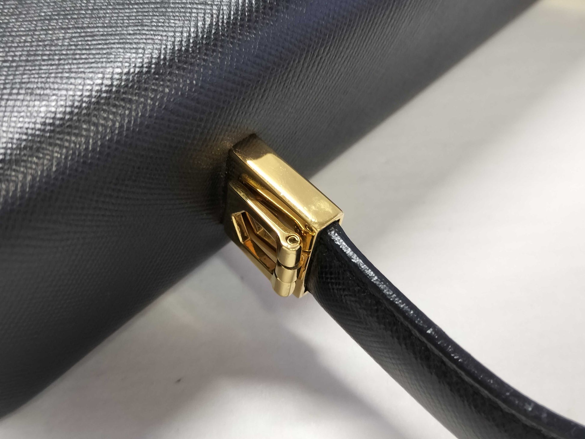 Salvatore Ferragamo Gancini Ferragamo Gancini 2-way leather black handbag