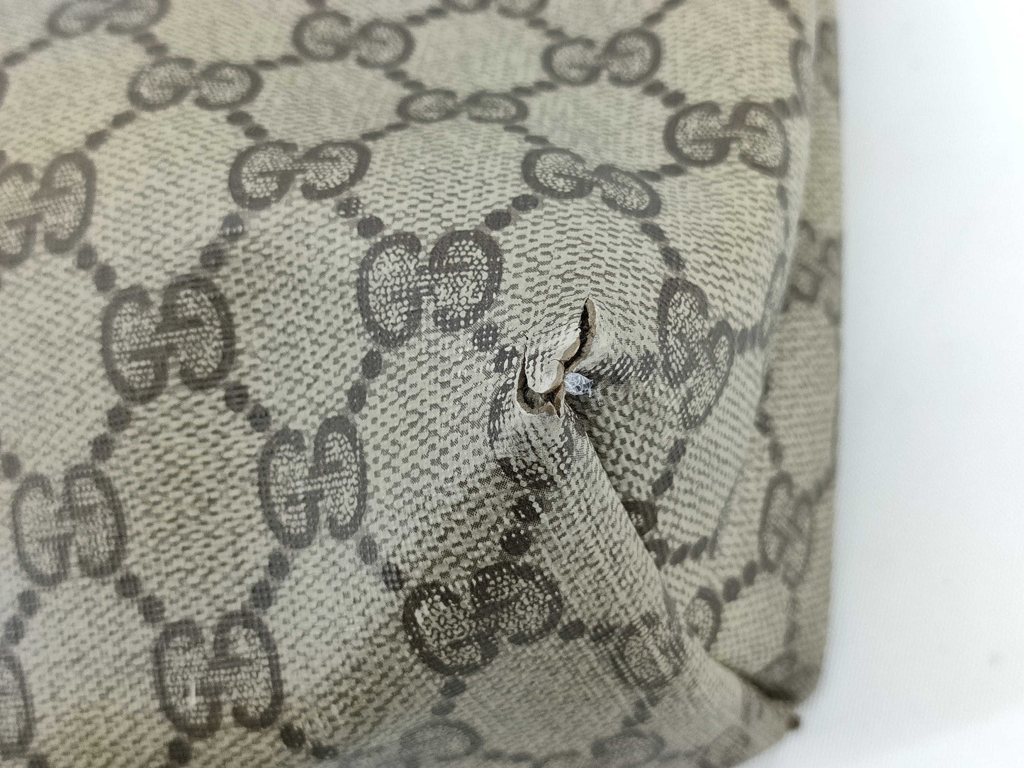 GUCCI GG Supreme Gucci Tote Bag Title Random Tote Bag