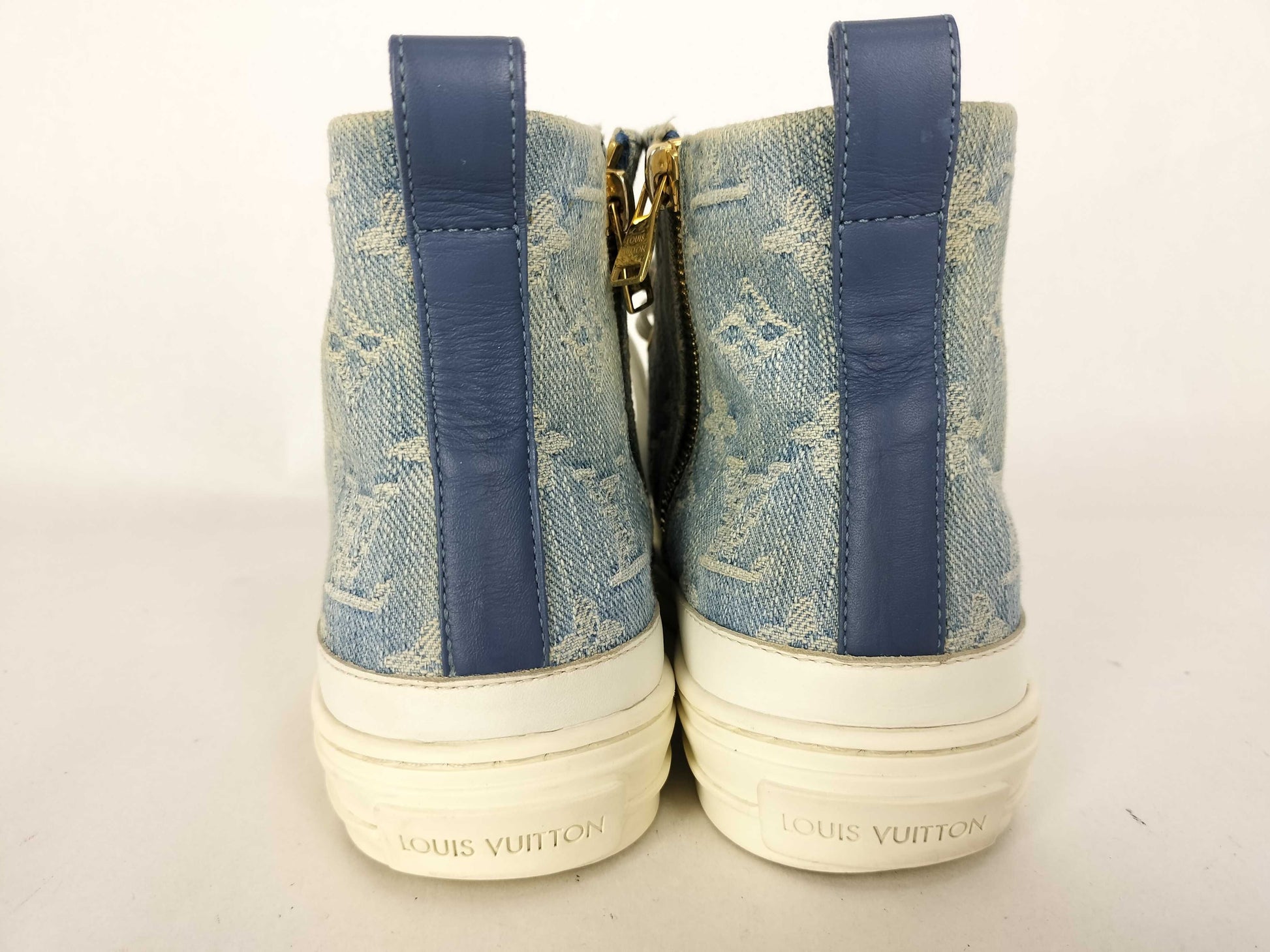 LOUIS VUITTON Louis Vuitton Women's Shoes Size 38 Sneakers