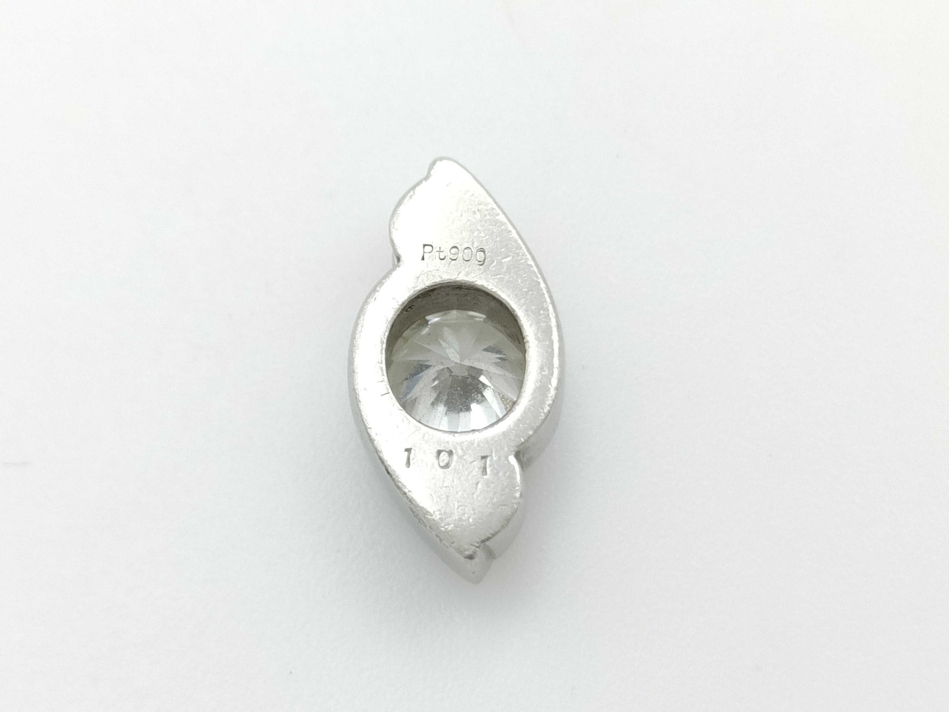 D1.01ct PT900 4.0g Pendant Top 