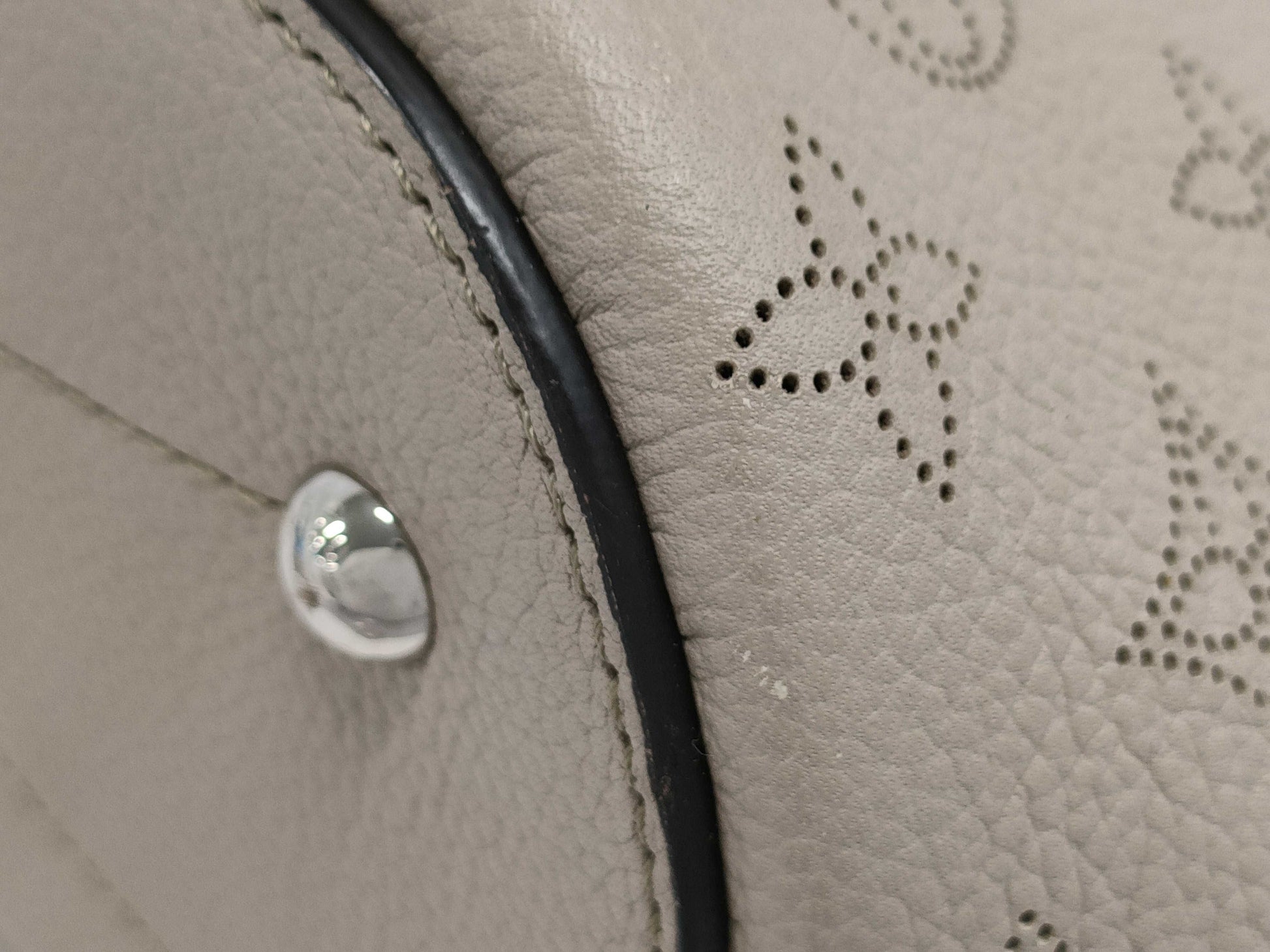 LOUIS VUITTON Monogram Mahina Brand Bag Girolata with Pouch DR2107 Handbag