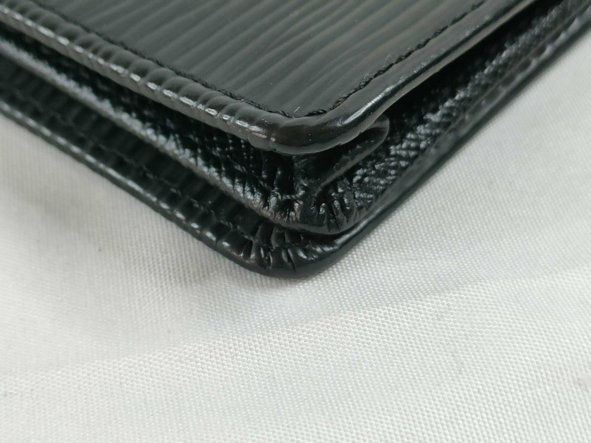 LOUIS VUITTON Epi Porte Carte Credit M63212 Wallet