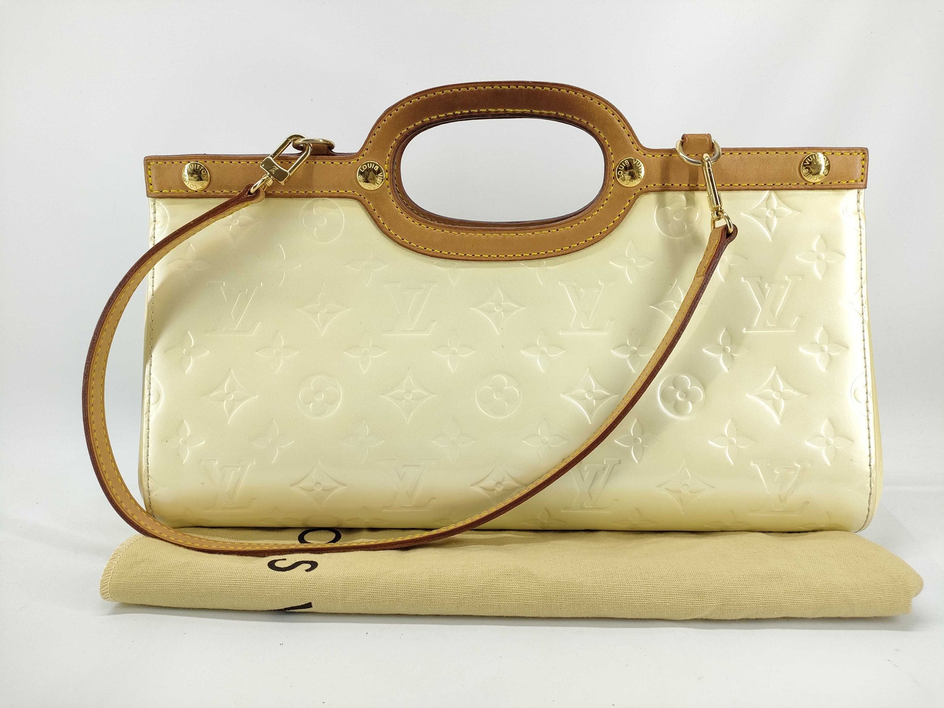 LOUIS VUITTON Vernis Roxbury Drive Handbag Accessories: Dust bag, Shoulder strap