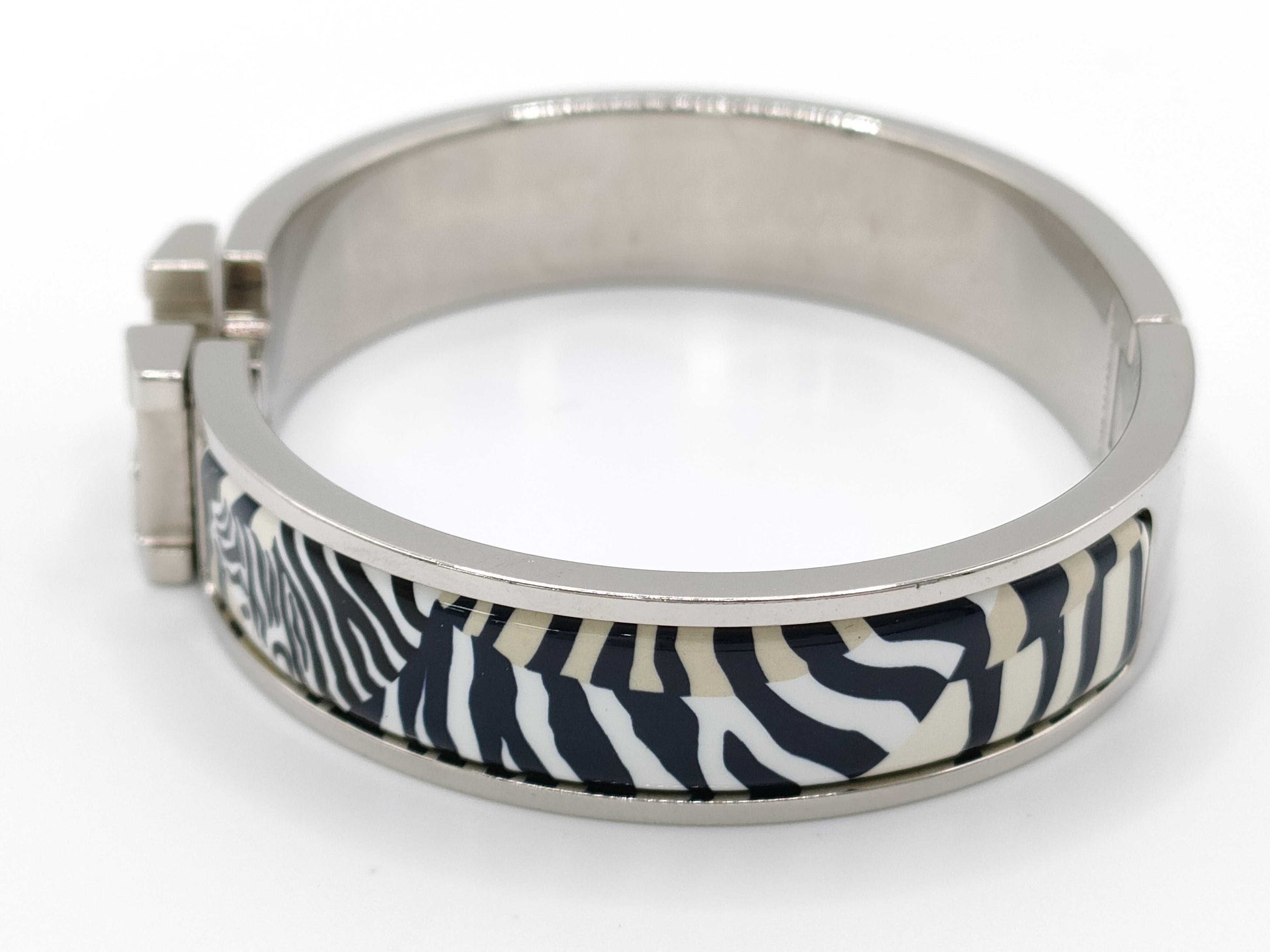 HERMES GPFI02 40 Click Clack H Bangle, Silver Hardware, Box and Dust Bag Included.