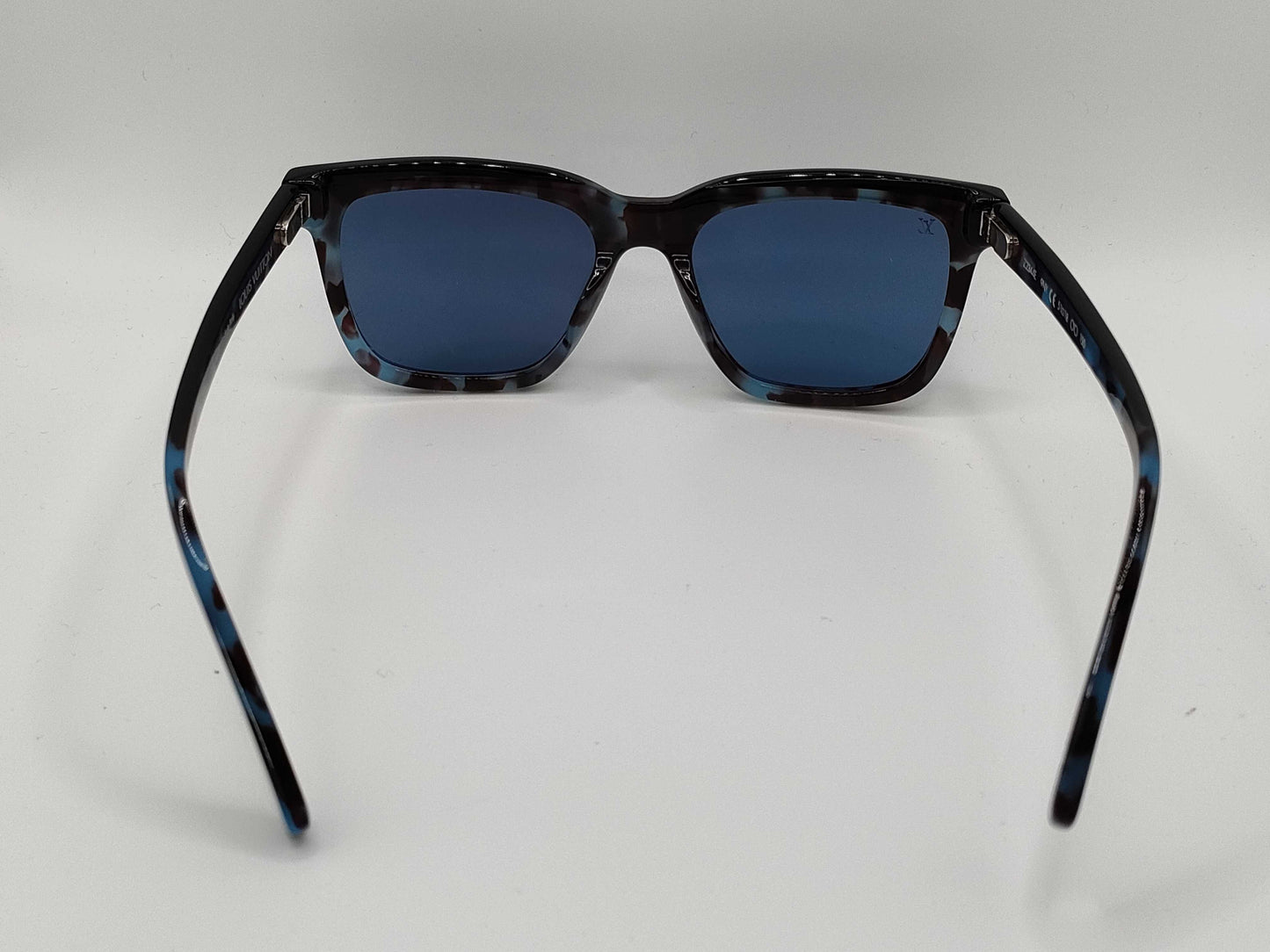 LOUIS VUITTON Z2344E acetate frame sunglasses with LV logo temples, square frame, colored lenses, blue, box and dust bag included.