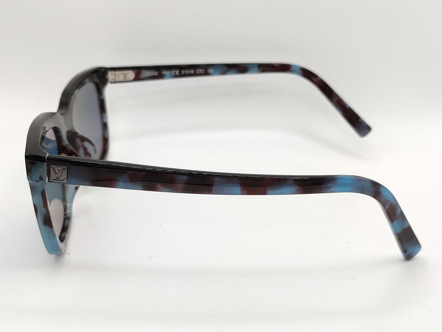  LOUIS VUITTON Z2344E acetate frame sunglasses with LV logo temples, square frame, colored lenses, blue, box and dust bag included.
