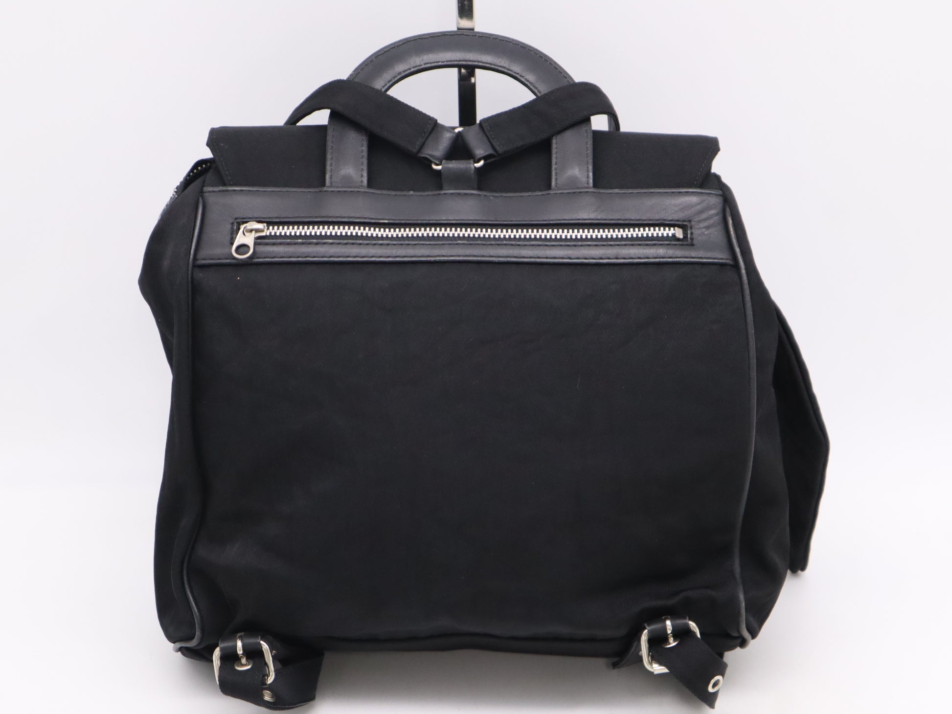 Les sacs Adam Leather and Nylon Backpack in Black with Pouch