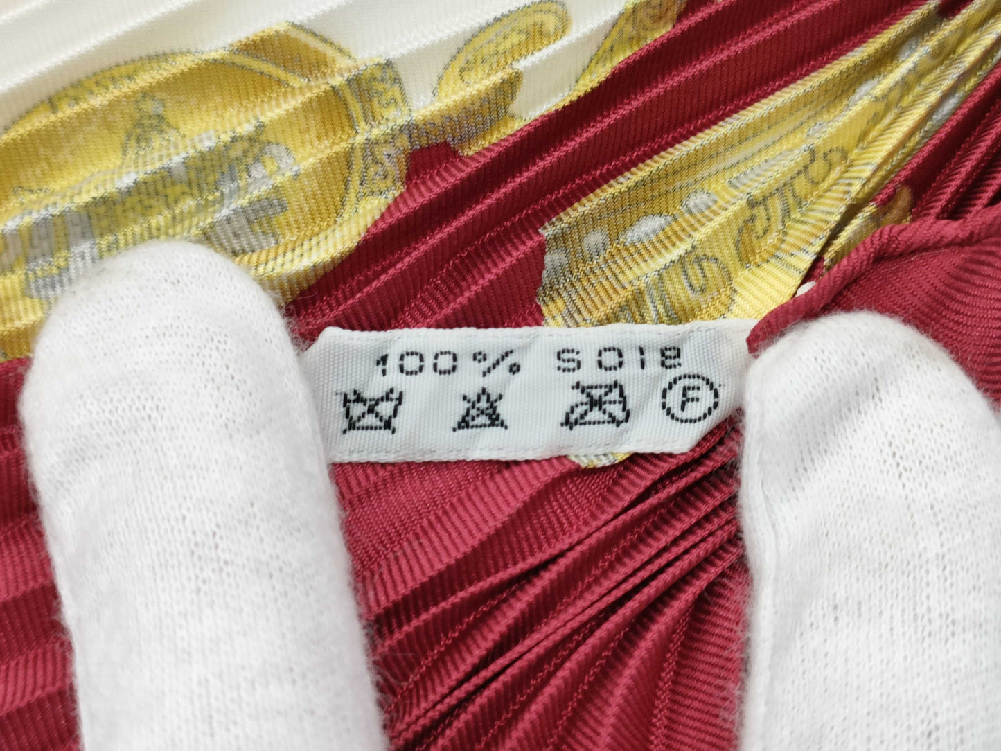 HERMES 100% Silk Pleated Scarf LES CAVALIERS DOR Golden Knights Red White Scarf