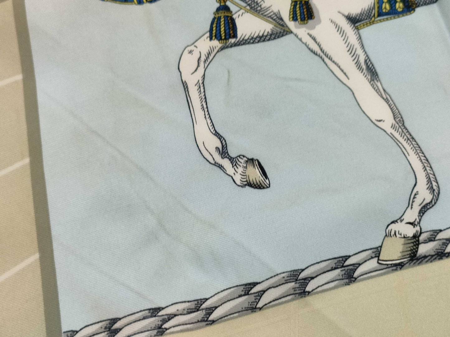 HERMES 100% Silk Carré 90 GRAND APPARAT Horse in Full Dress Red and Blue Scarf