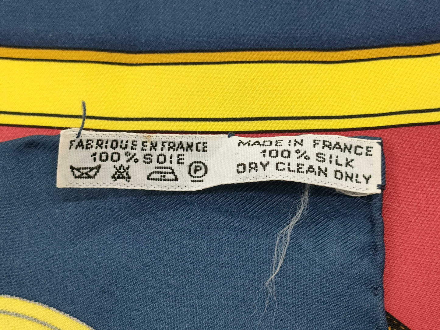 HERMES 100% Silk Carré 90 GRAND APPARAT Horse in Full Dress Red and Blue Scarf