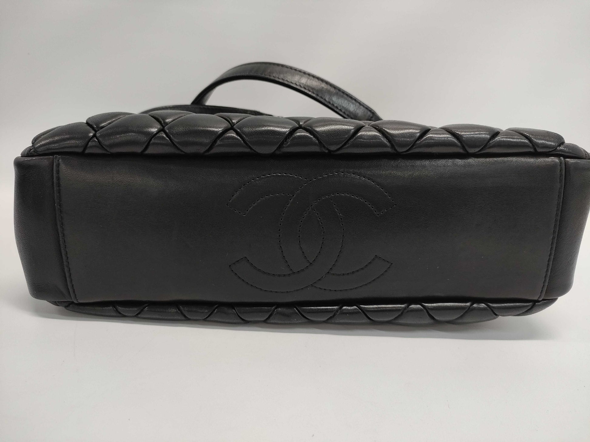 CHANEL Lambskin Matelasse Chain Tote Bag in Black with Guarantee Card 