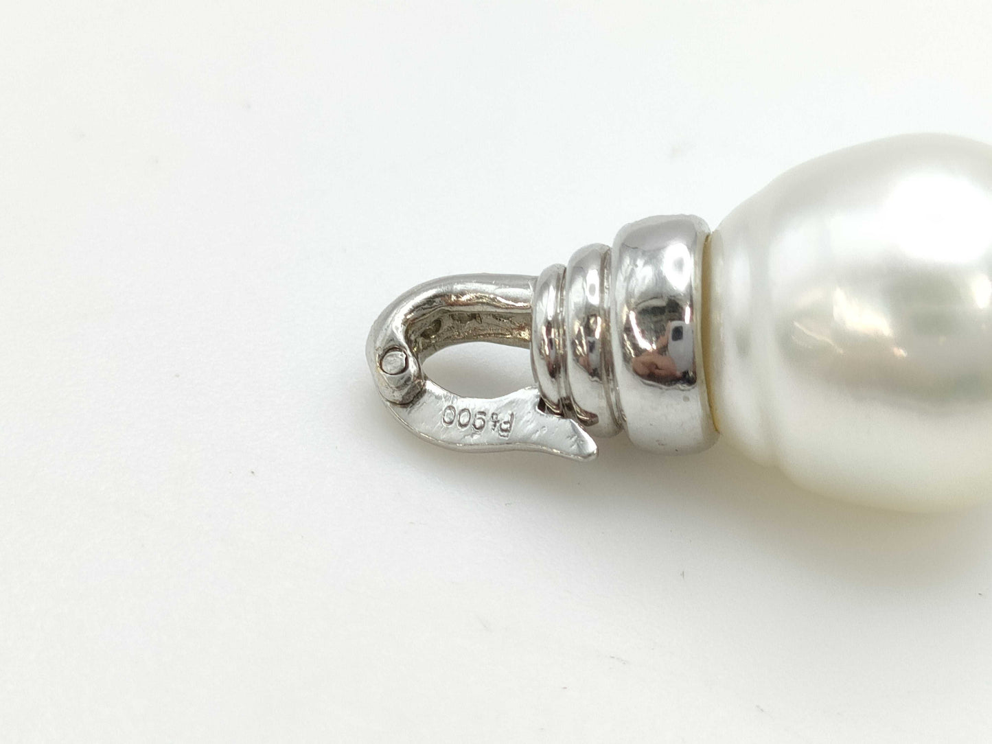 Semi-round pearl, diameter approximately 13.3mm, D0.09ct, PT900, 8.2g, pendant top 