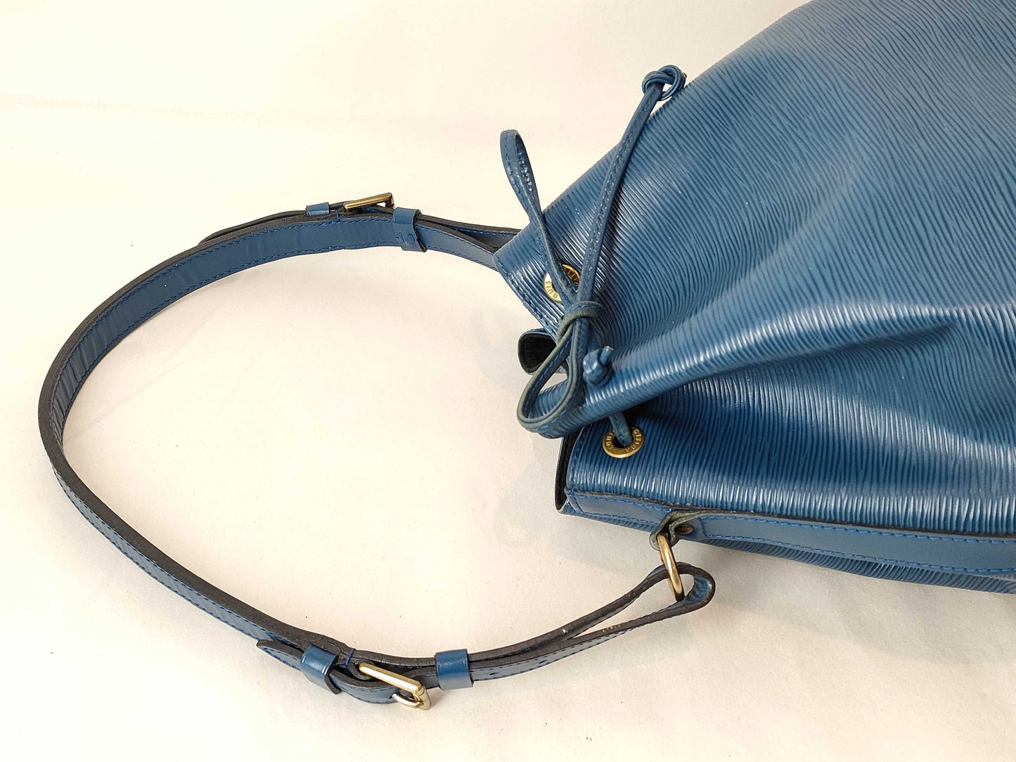 LOUIS VUITTON Epi Noe Shoulder Bag