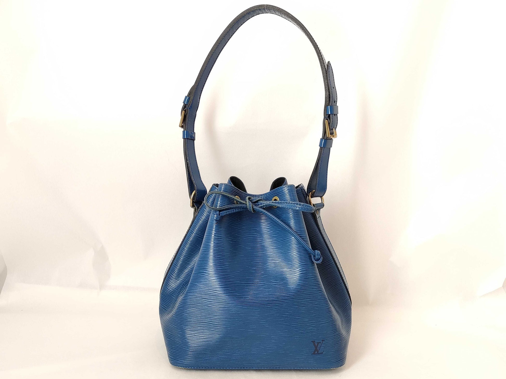 LOUIS VUITTON Epi Noe Shoulder Bag