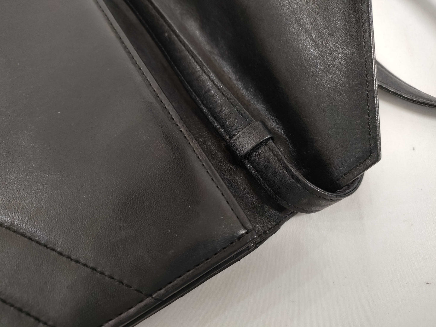 Yves Saint Laurent V-Stitch Shoulder Bag in Black Leather