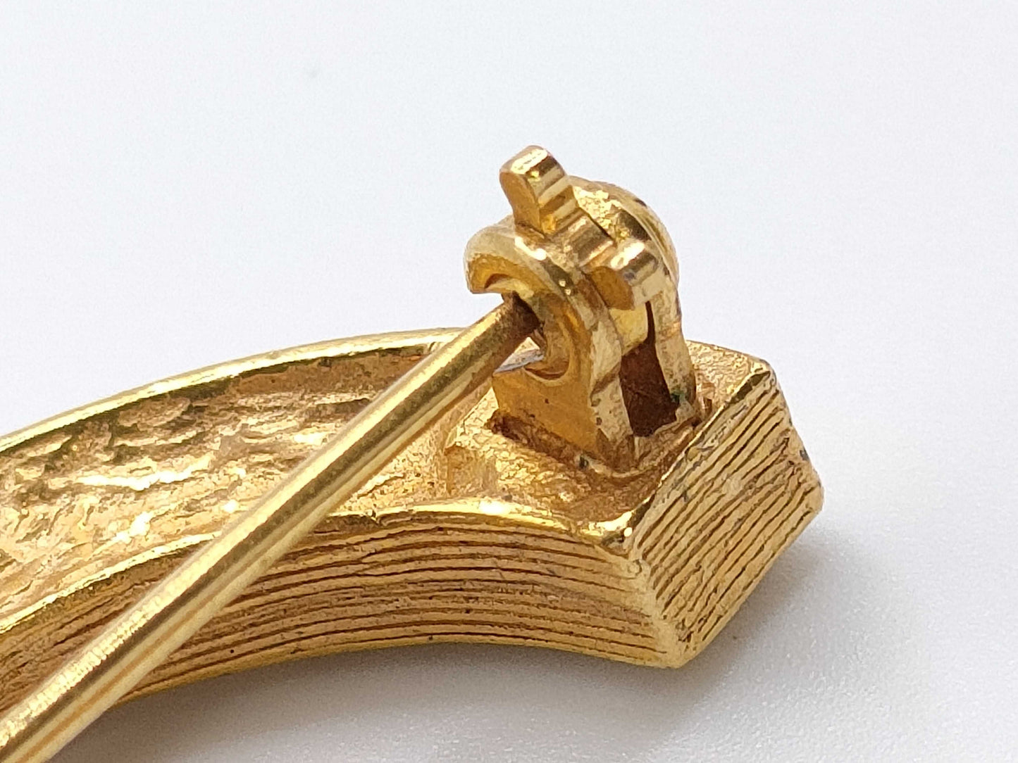 CHANEL Coco Rhinestone Gold Brooch