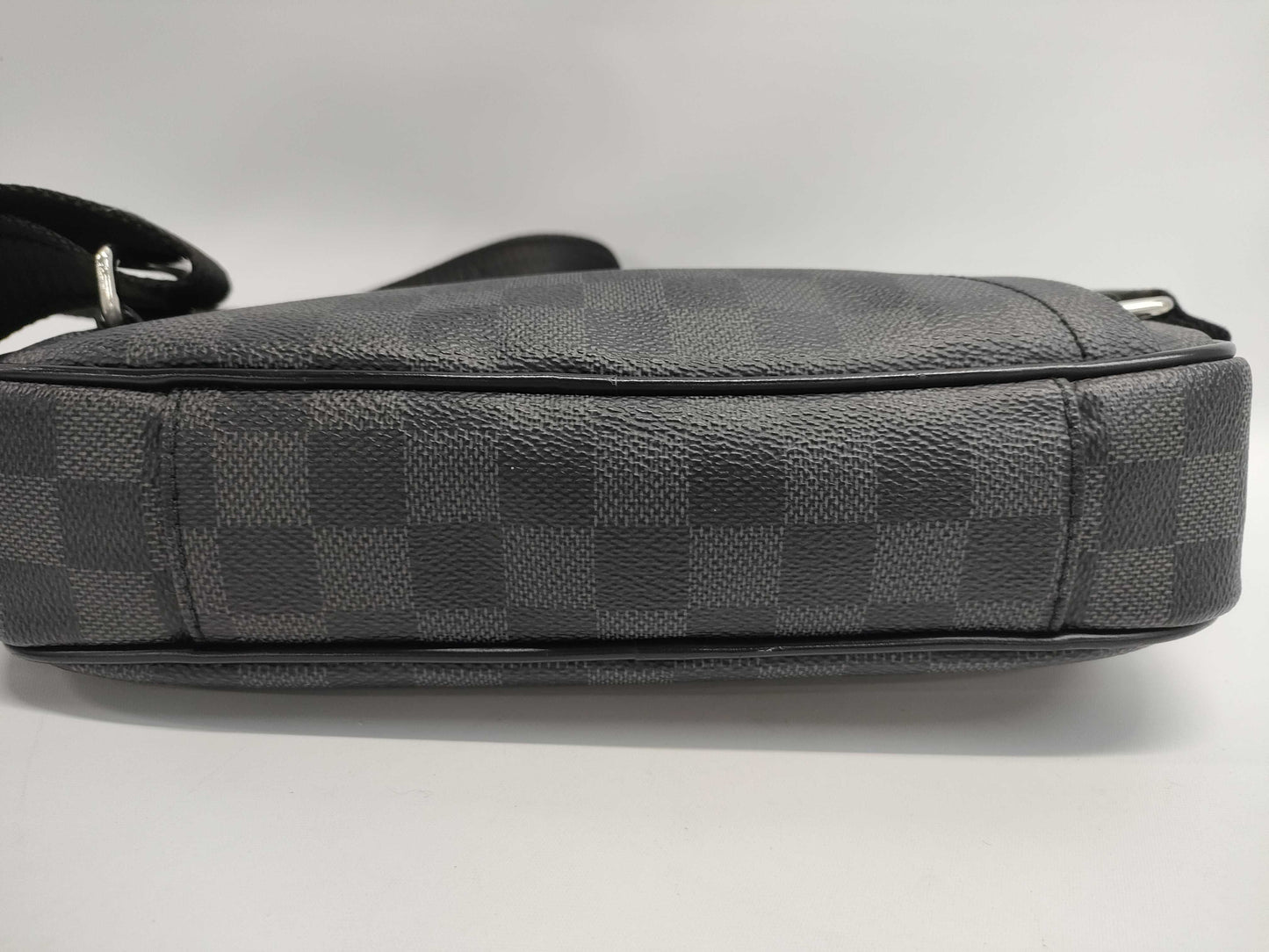 LOUIS VUITTON Umbrella Damier Graphite Shoulder Bag