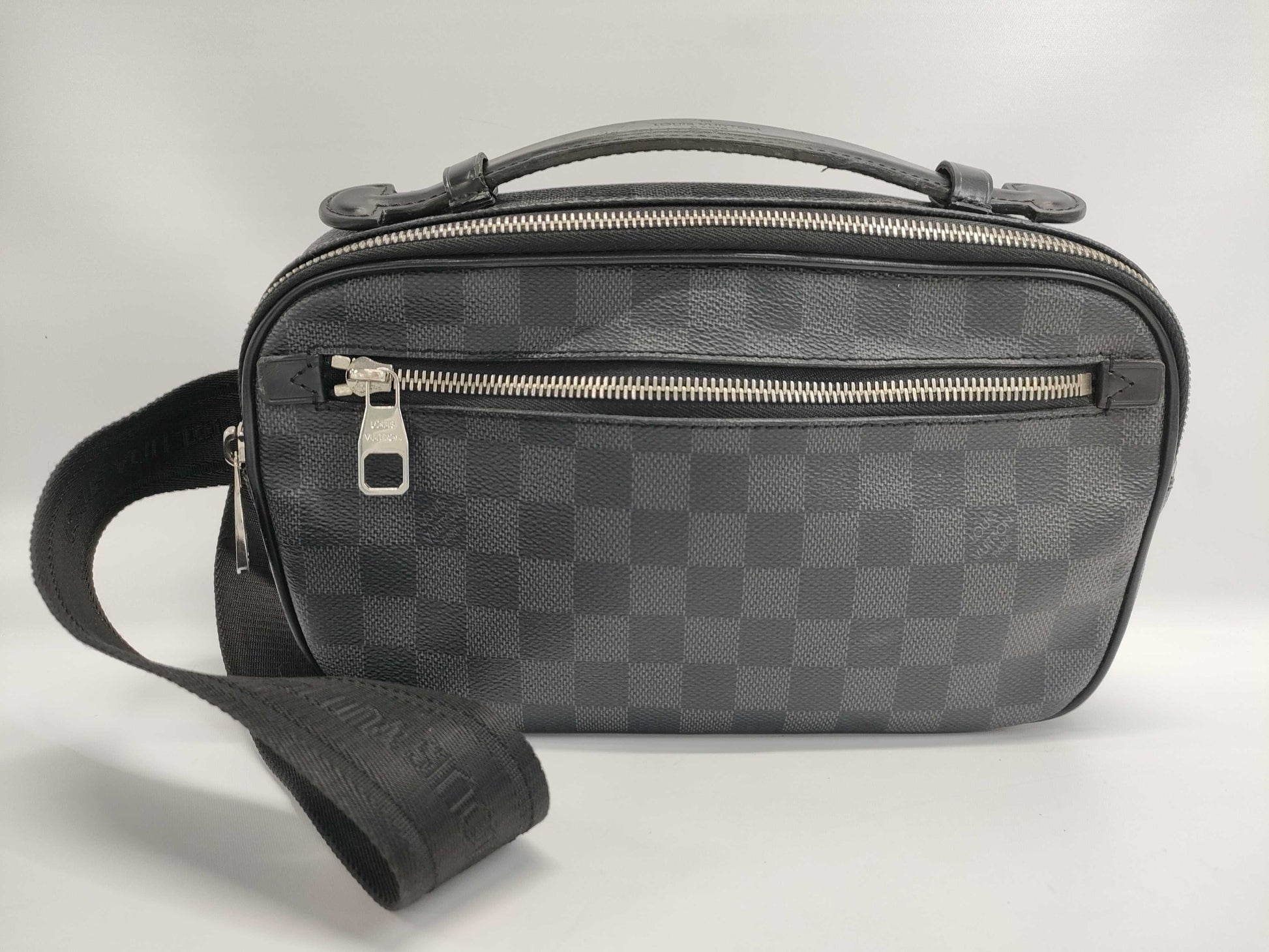 LOUIS VUITTON Umbrella Damier Graphite Shoulder Bag