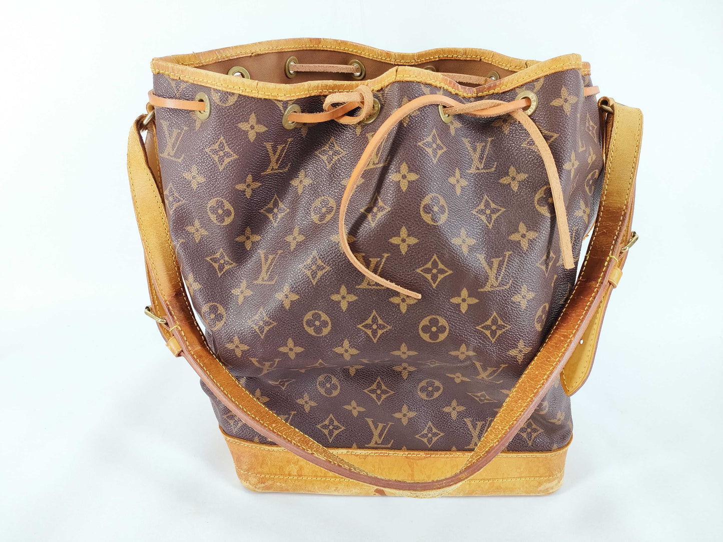 LOUIS VUITTON Monogram Noe M46976 Shoulder Bag