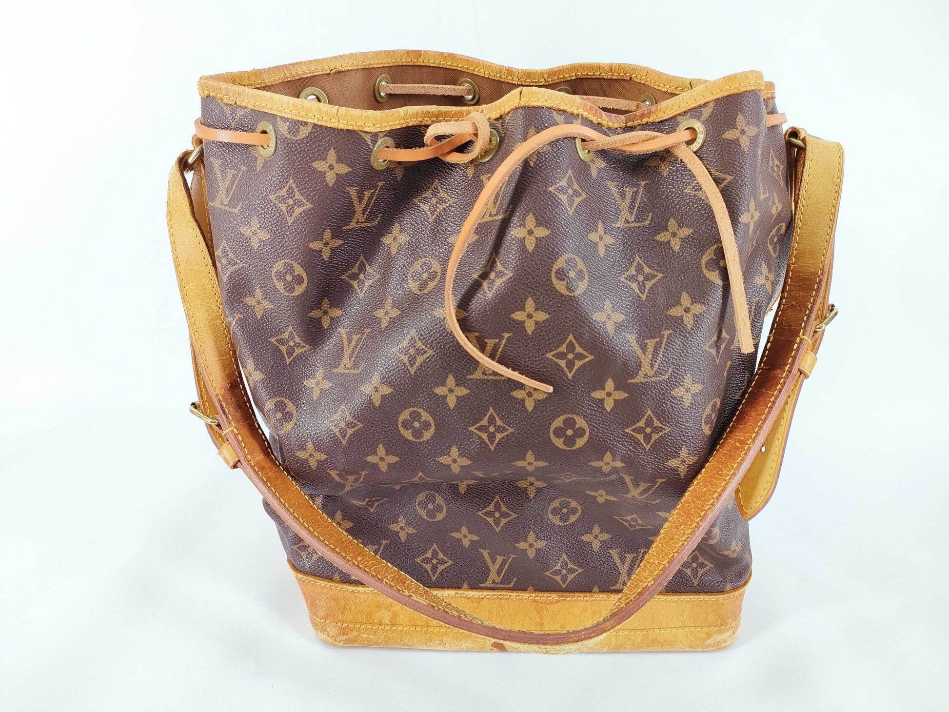 LOUIS VUITTON Monogram Noe M46976 Shoulder Bag