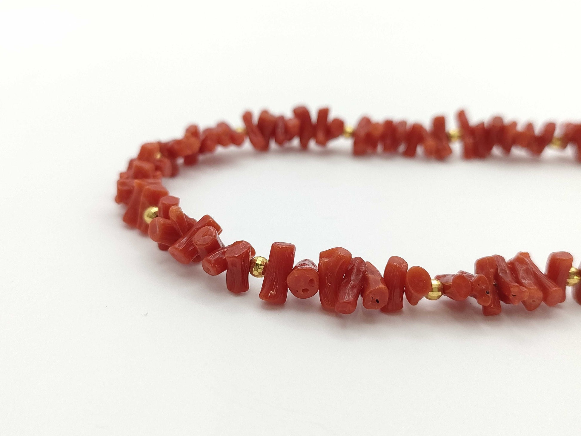 Coral necklace in 18K gold 