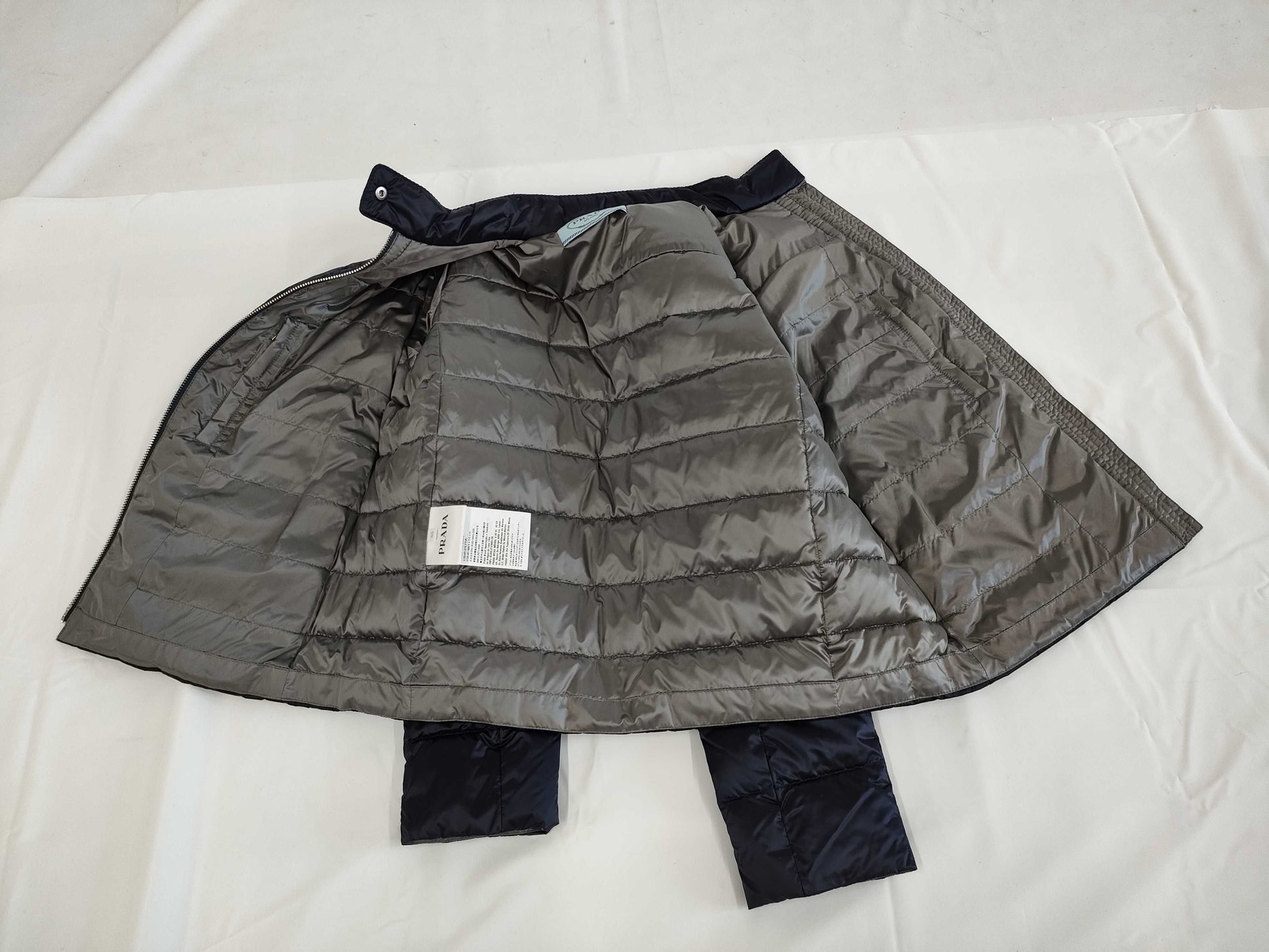 PRADA ☆Excellent Condition☆ PRADA Triangle Logo Down Jacket Women's Navy Size 40