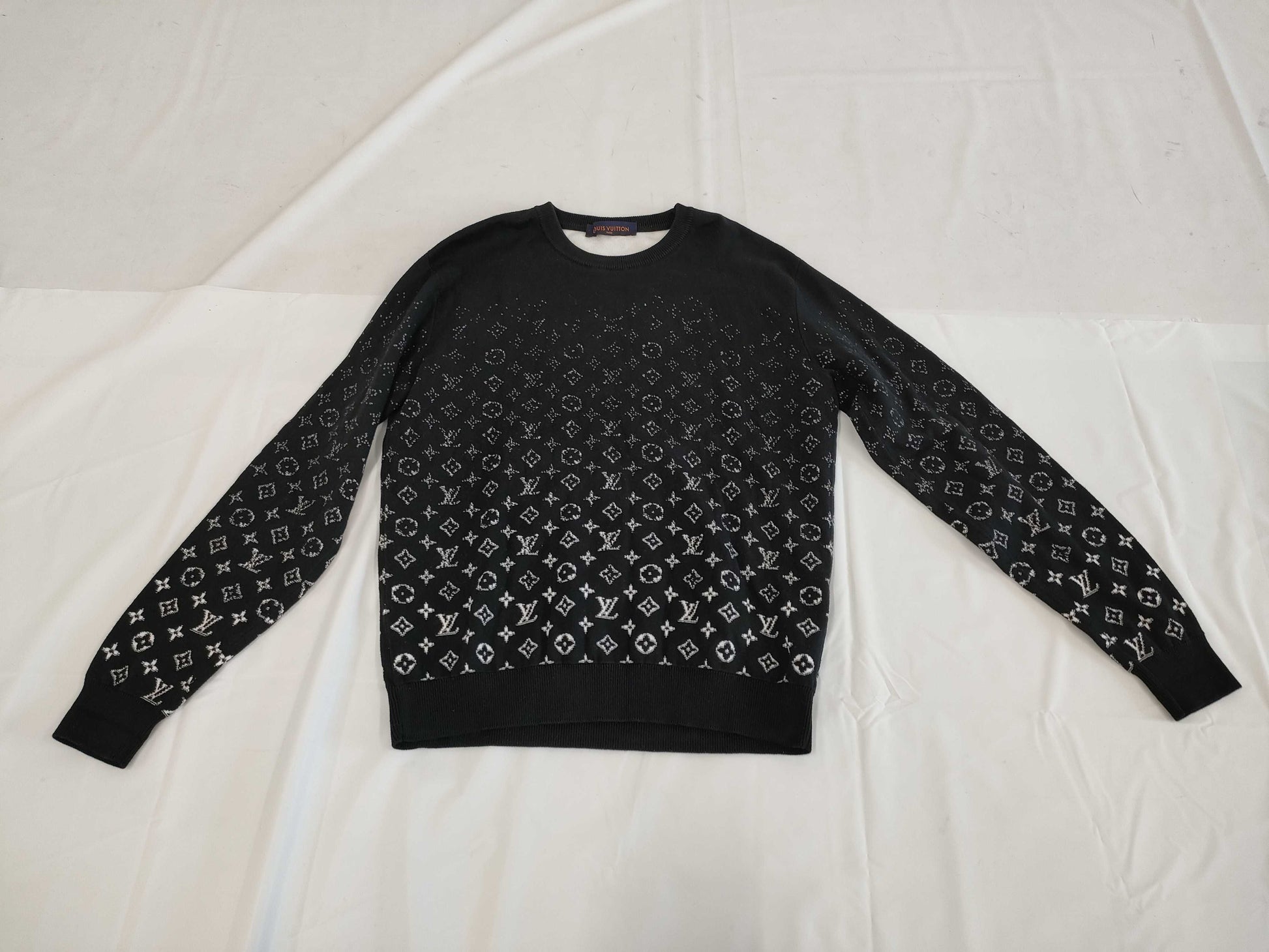 LOUIS VUITTON Gradient Monogram Long Sleeve Knit Sweater Size L Tops