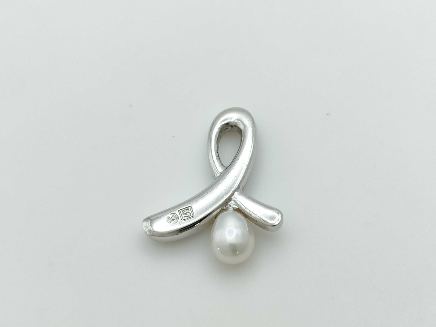 TASAKI Semi-Round Pearl Pendant Top, Approx. 4.7mm Diameter, Sterling Silver, 2.0g 