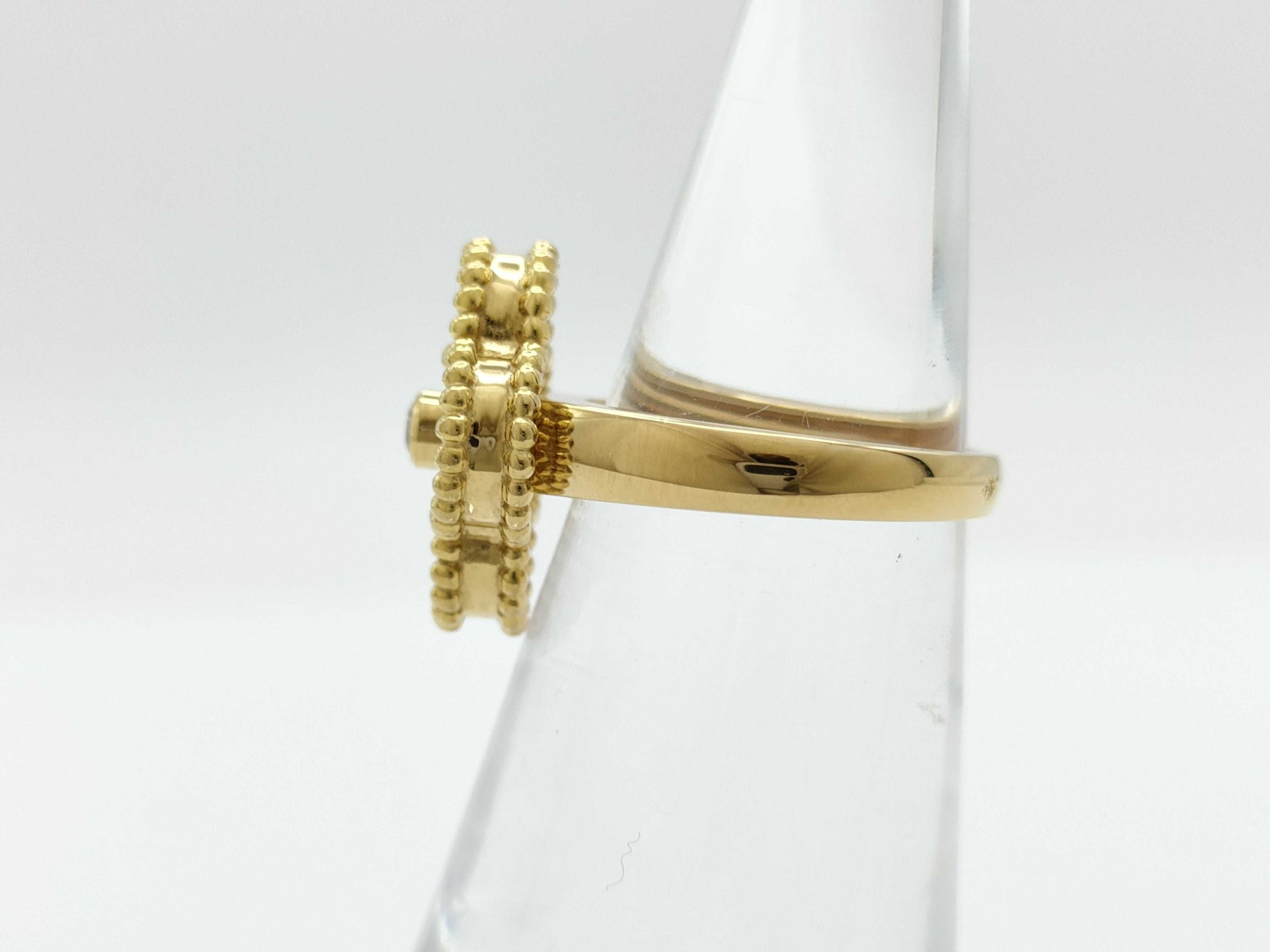 Van Cleef & Arpels Vintage Alhambra #46 Mother-of-Pearl 1PD Yellow Gold AU750 6.8g Ring 