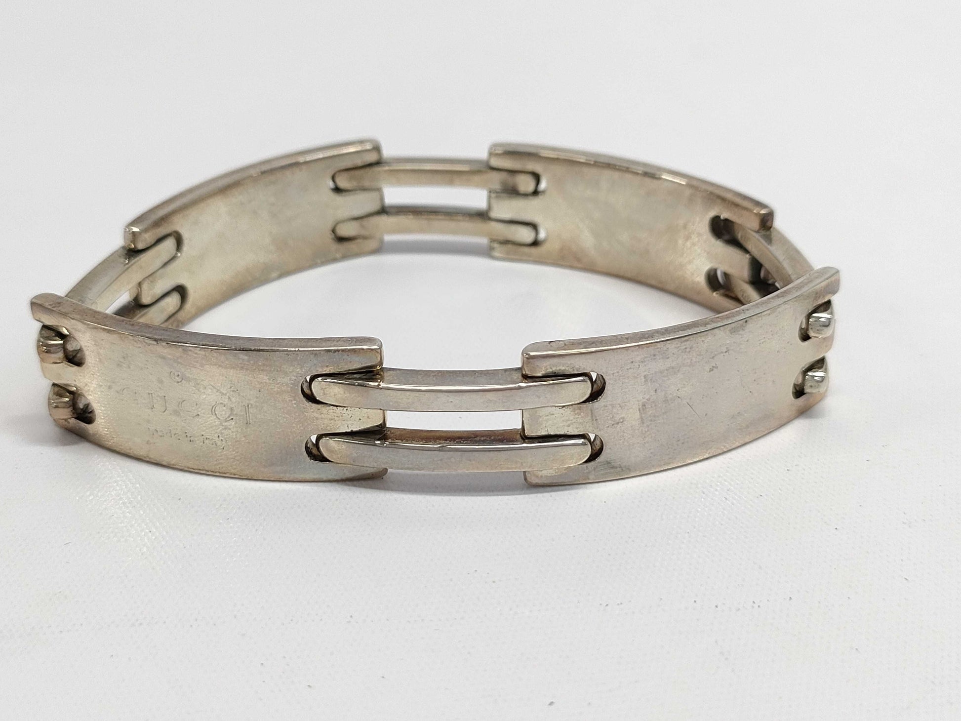 GUCCI Logo Plate Link Bracelet/Bangle