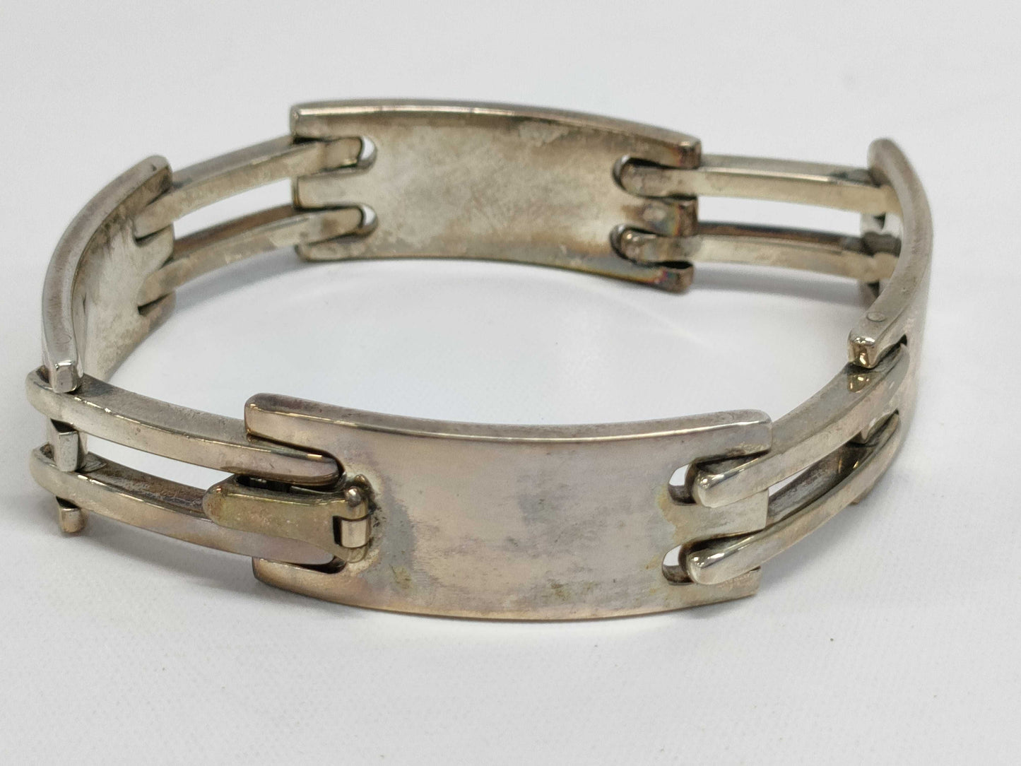 GUCCI Logo Plate Link Bracelet/Bangle